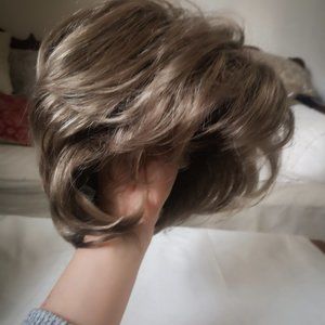 Raquel Welch Honey Toast Layered Kanekalon Wig (with one wig grip)